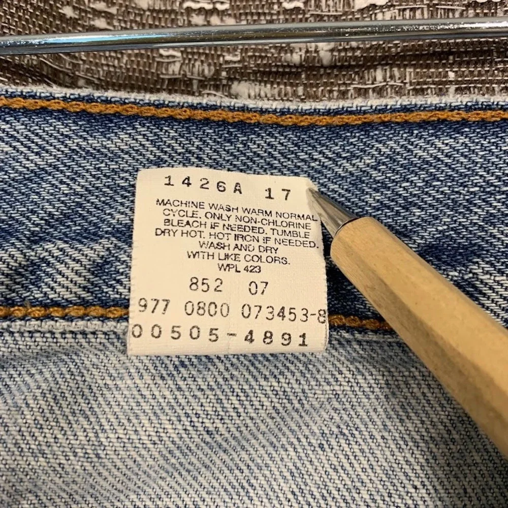 Levi's 505 Regular Fit Straight Leg Light Wash Denim Blue Jeans Men's 38x30‎